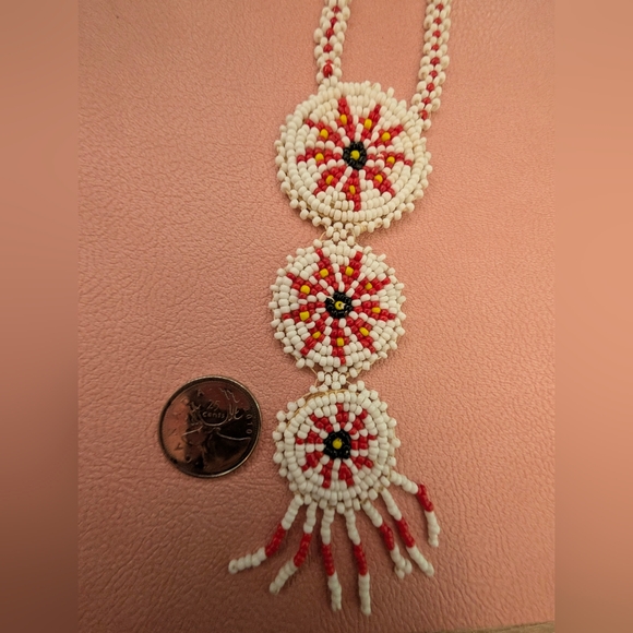 Native American seed bead three medallion necklace - Red and White - Picture 4 of 4
